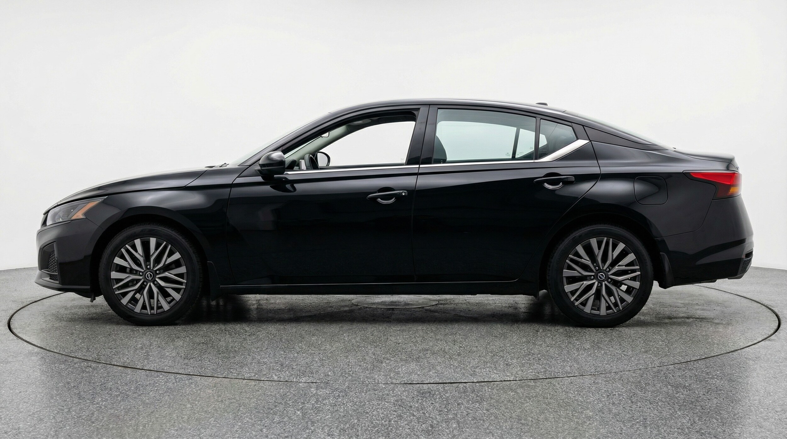 Thumbnail: 2025 Nissan Altima - 4