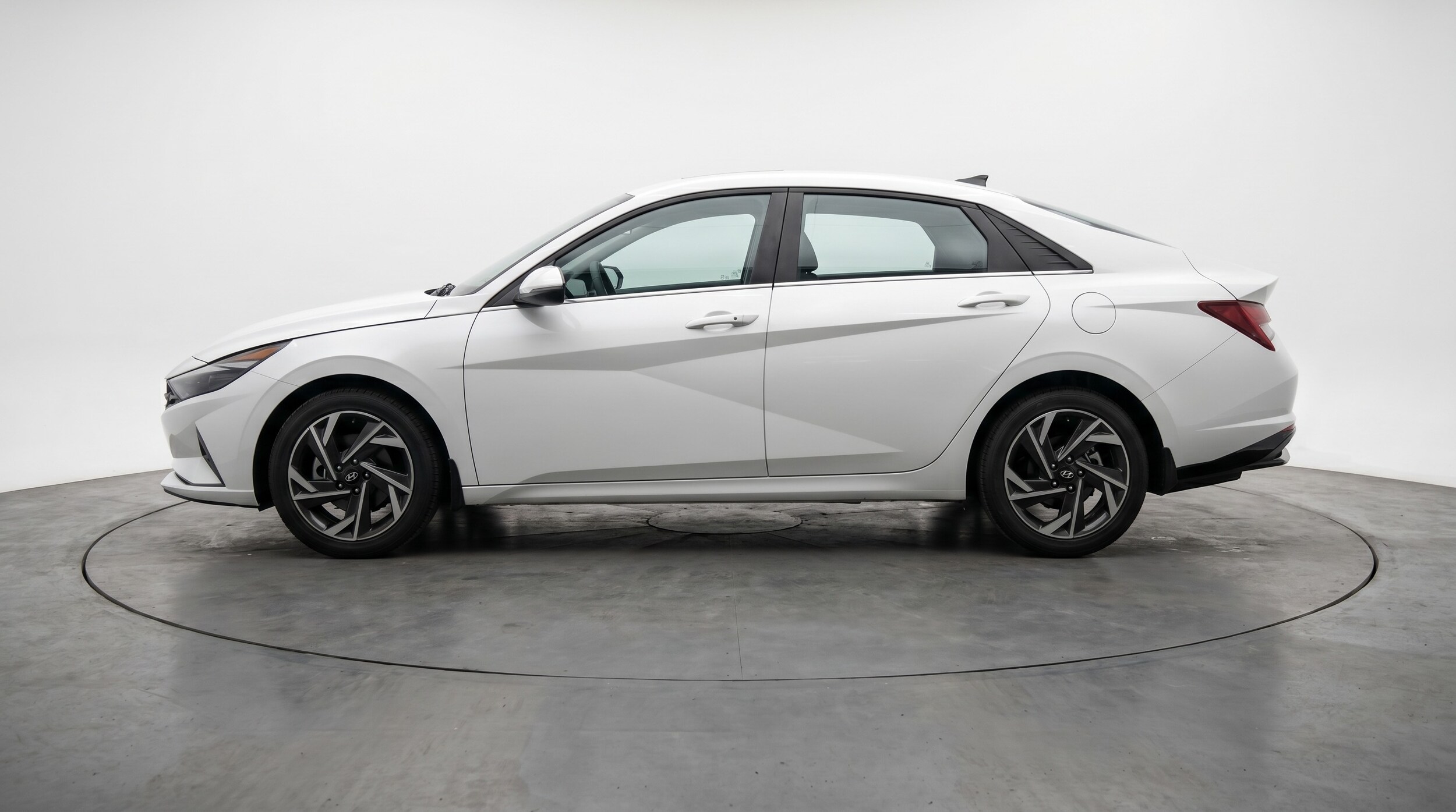 Thumbnail: 2025 Hyundai Elantra - 4