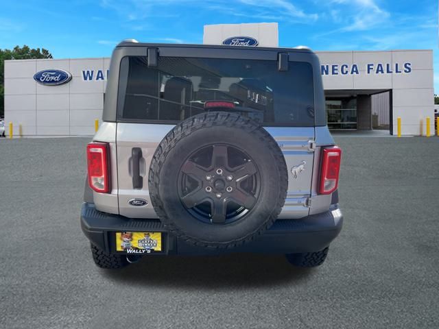 2024 Ford Bronco Black Diamond photo 2
