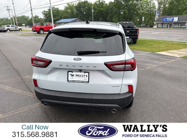 2025 Ford Escape ST-Line photo 2