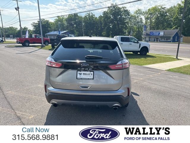 2024 Ford Edge Titanium photo 3