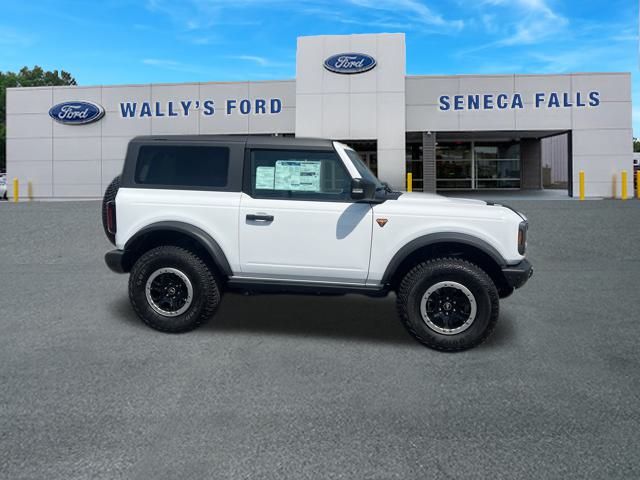 2024 Ford Bronco Badlands photo 2