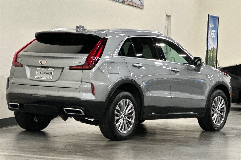 2025 Cadillac XT4 Premium Luxury photo 2