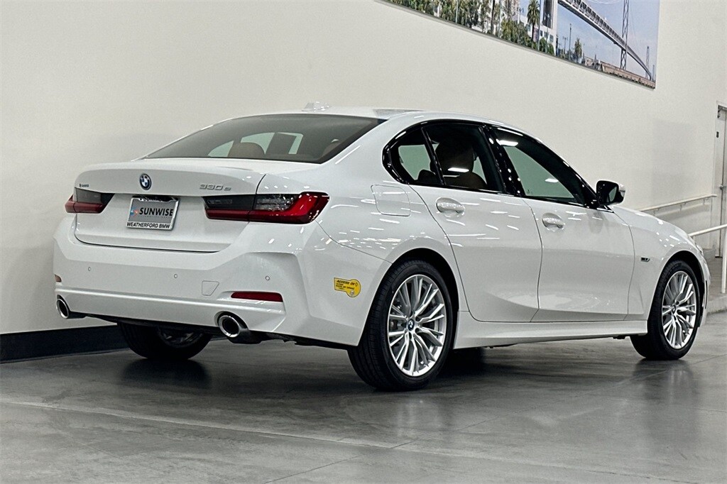 2023 Bmw 330e 3-Series photo 4