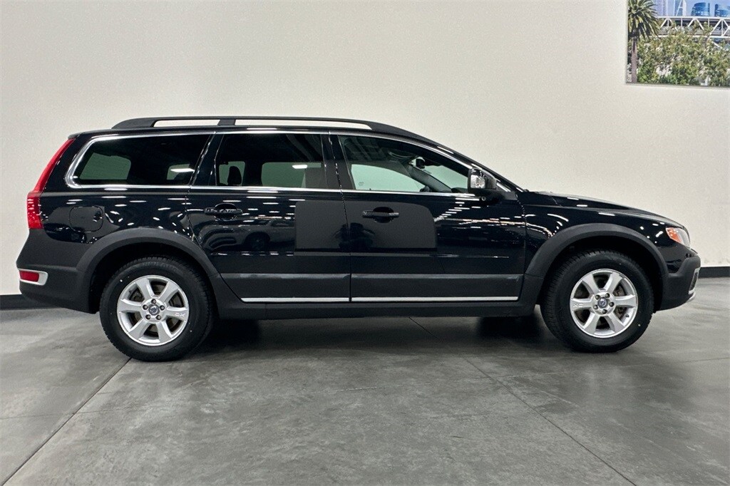 Used 2012 Volvo XC70 3.2 FWD w/Climate Package, Dual Stage Child Booster Seats, Technology Package Wagon