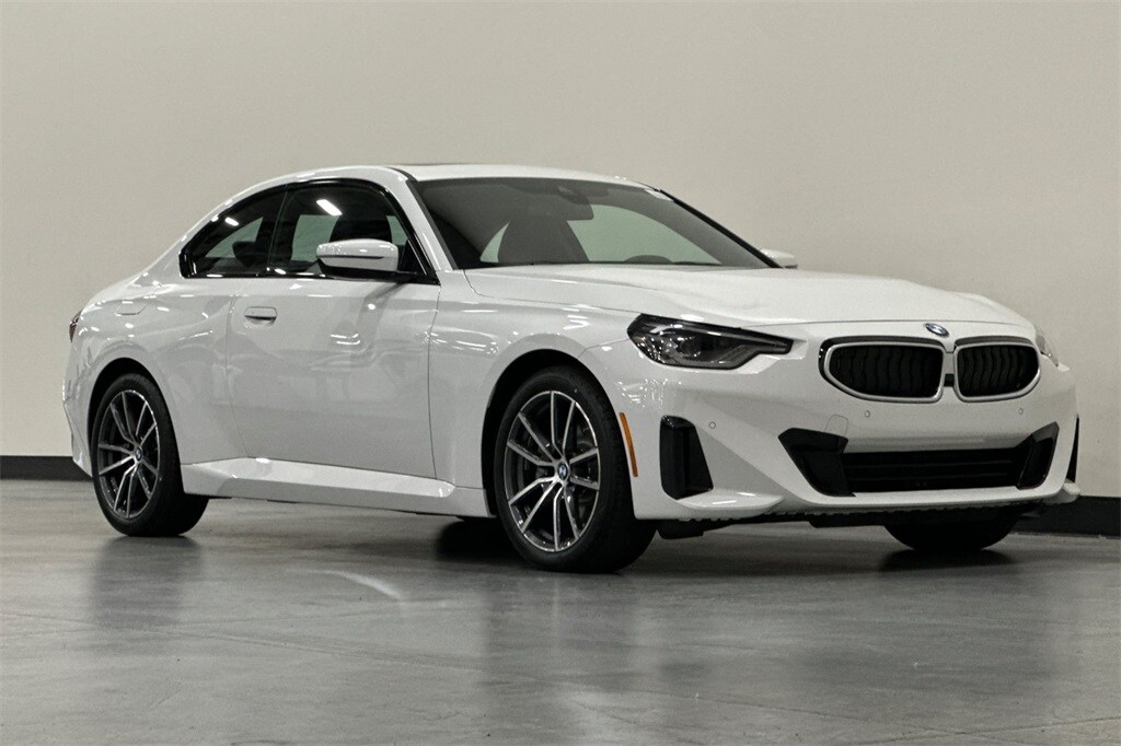 2025 Bmw 230i xDrive photo 2