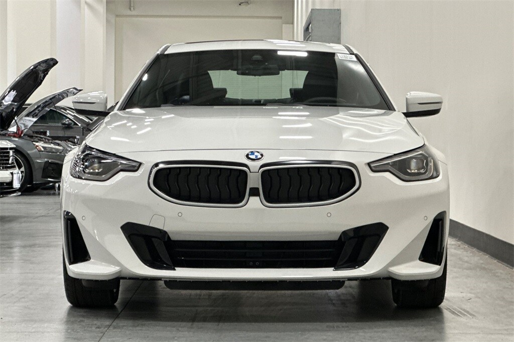 2025 Bmw 230i xDrive photo 3