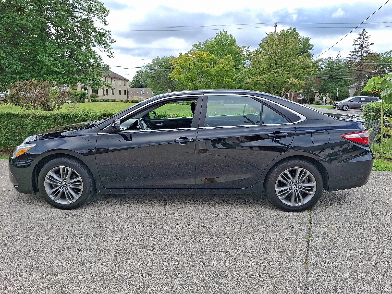 2016 Toyota Camry SE photo 4