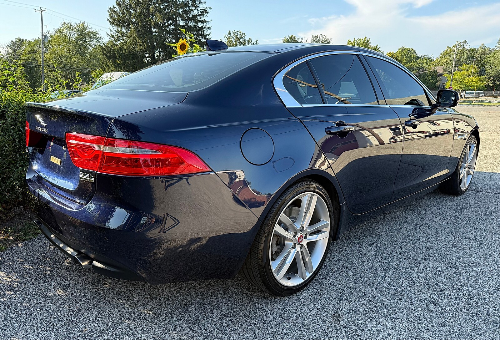 2017 Jaguar XE Prestige photo 2