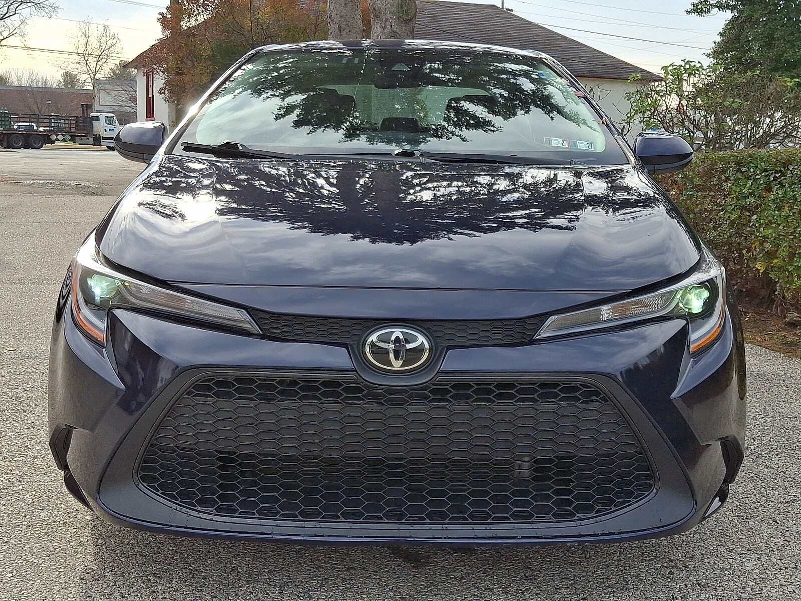 2022 Toyota Corolla LE photo 2
