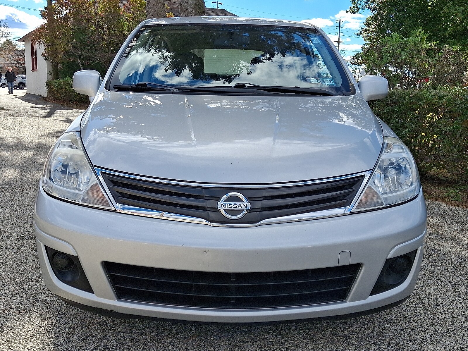 2012 Nissan Versa 1.8 S photo 2