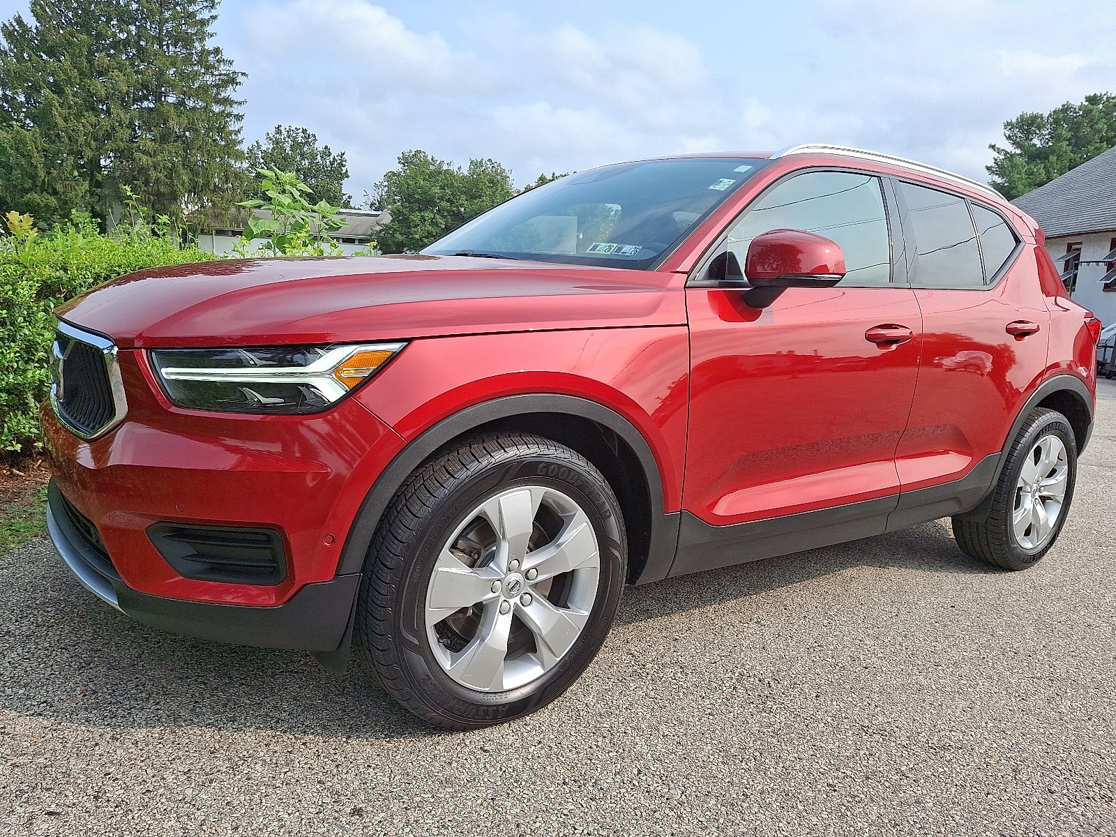 2019 Volvo XC40 T5 Momentum photo 2