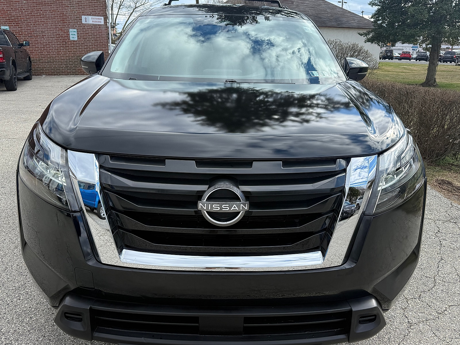 2023 Nissan Pathfinder SV - Photo 9
