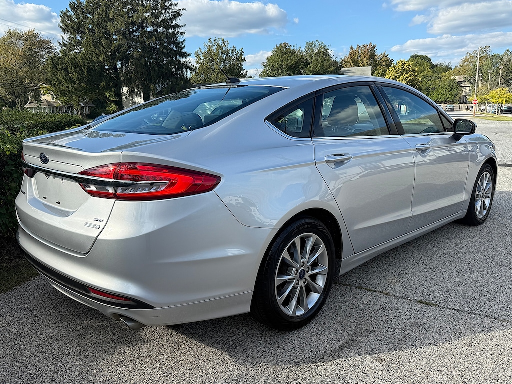 Used 2017 Ford Fusion SE Sedan
