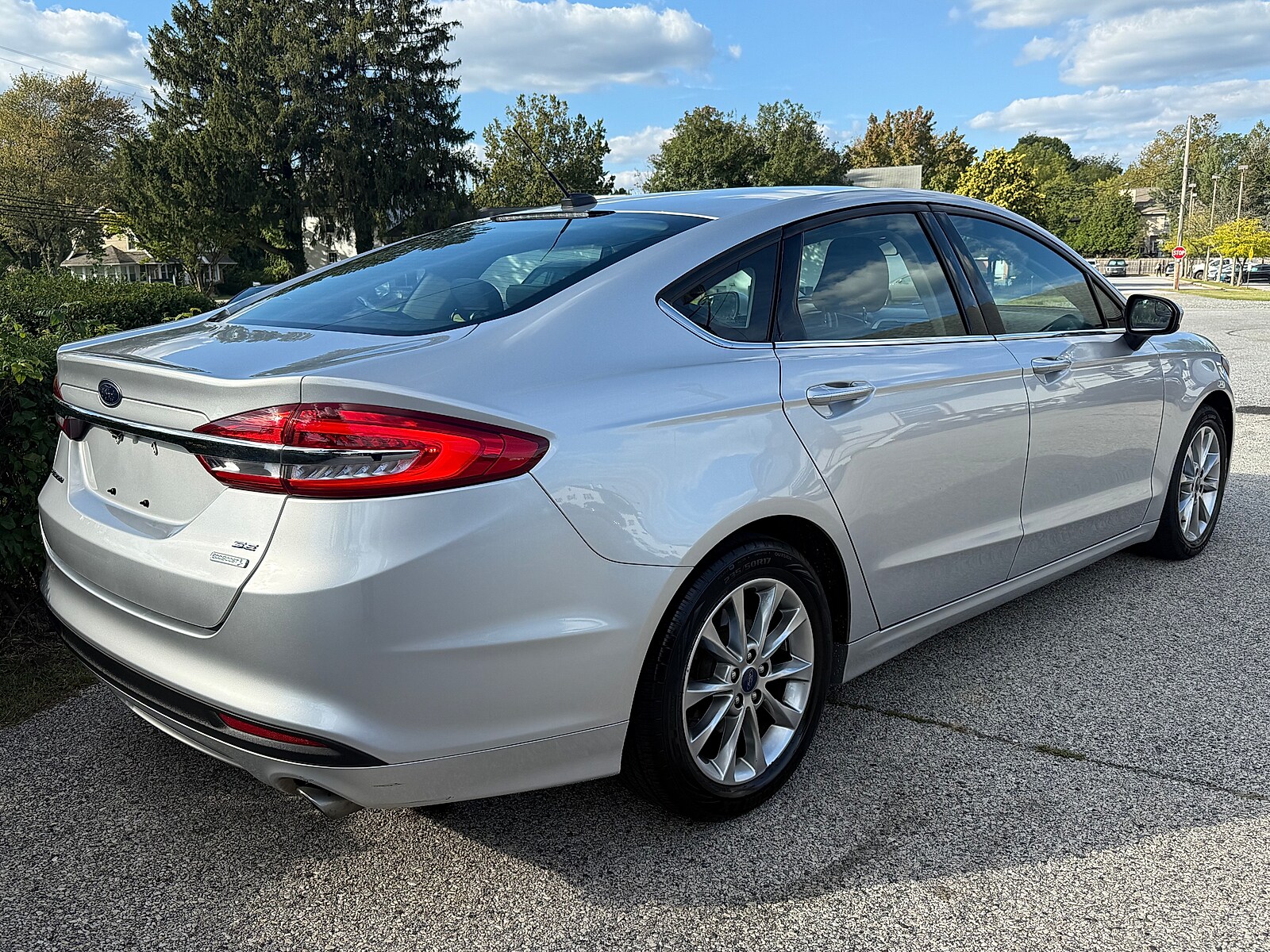 2017 Ford Fusion SE photo 4