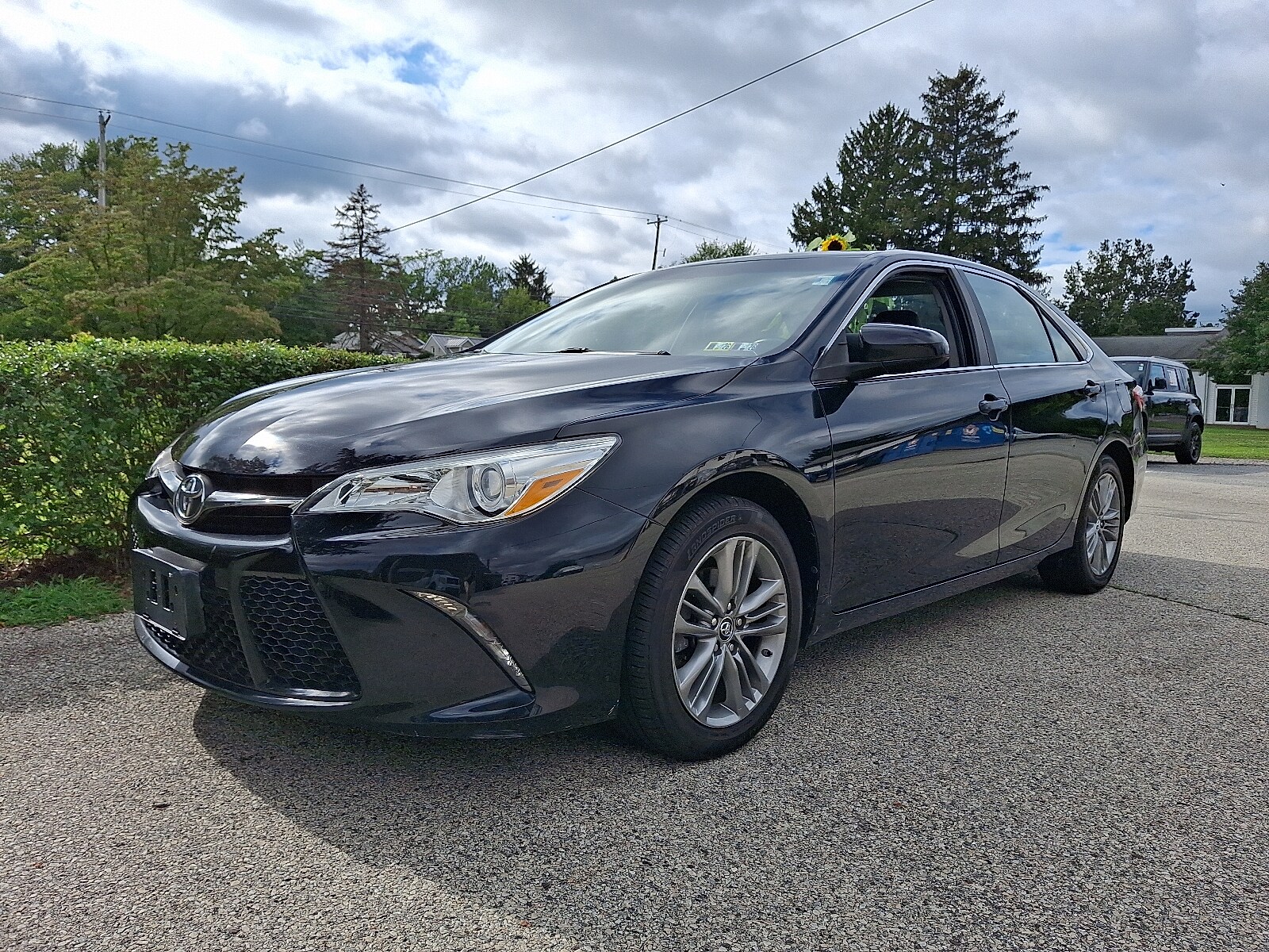 2016 Toyota Camry SE photo 3