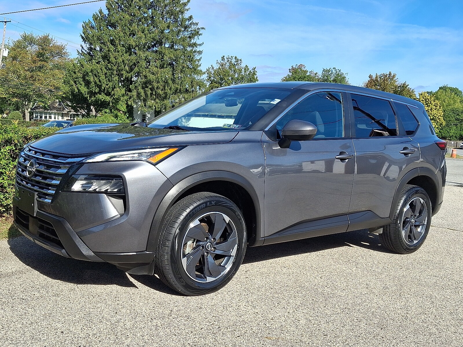 2024 Nissan Rogue SV AWD photo 2