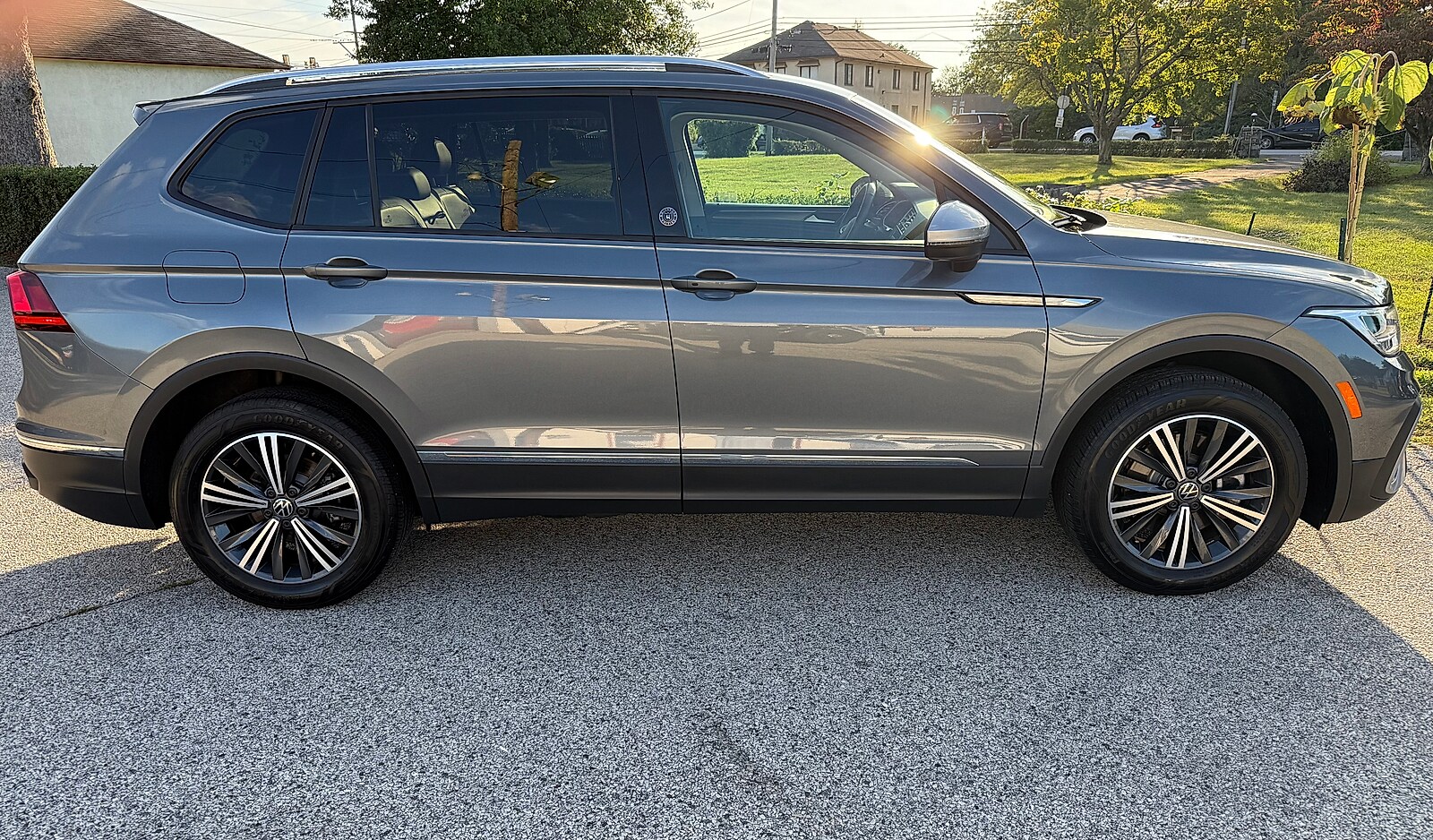 2024 Volkswagen Tiguan SE Wolfsburg Edition photo 3