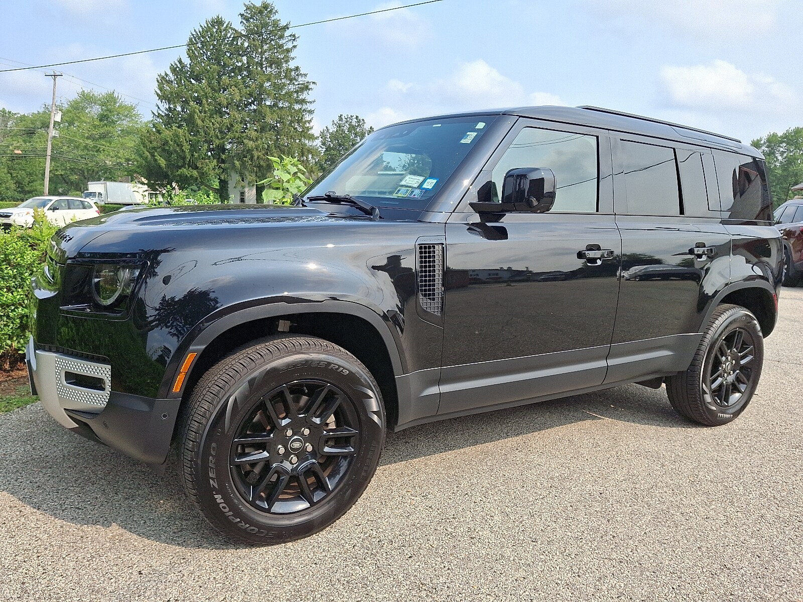2025 Land Rover Defender 110 photo 3