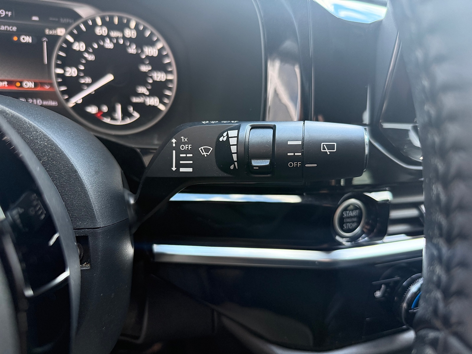 2023 Nissan Pathfinder SV - Photo 29
