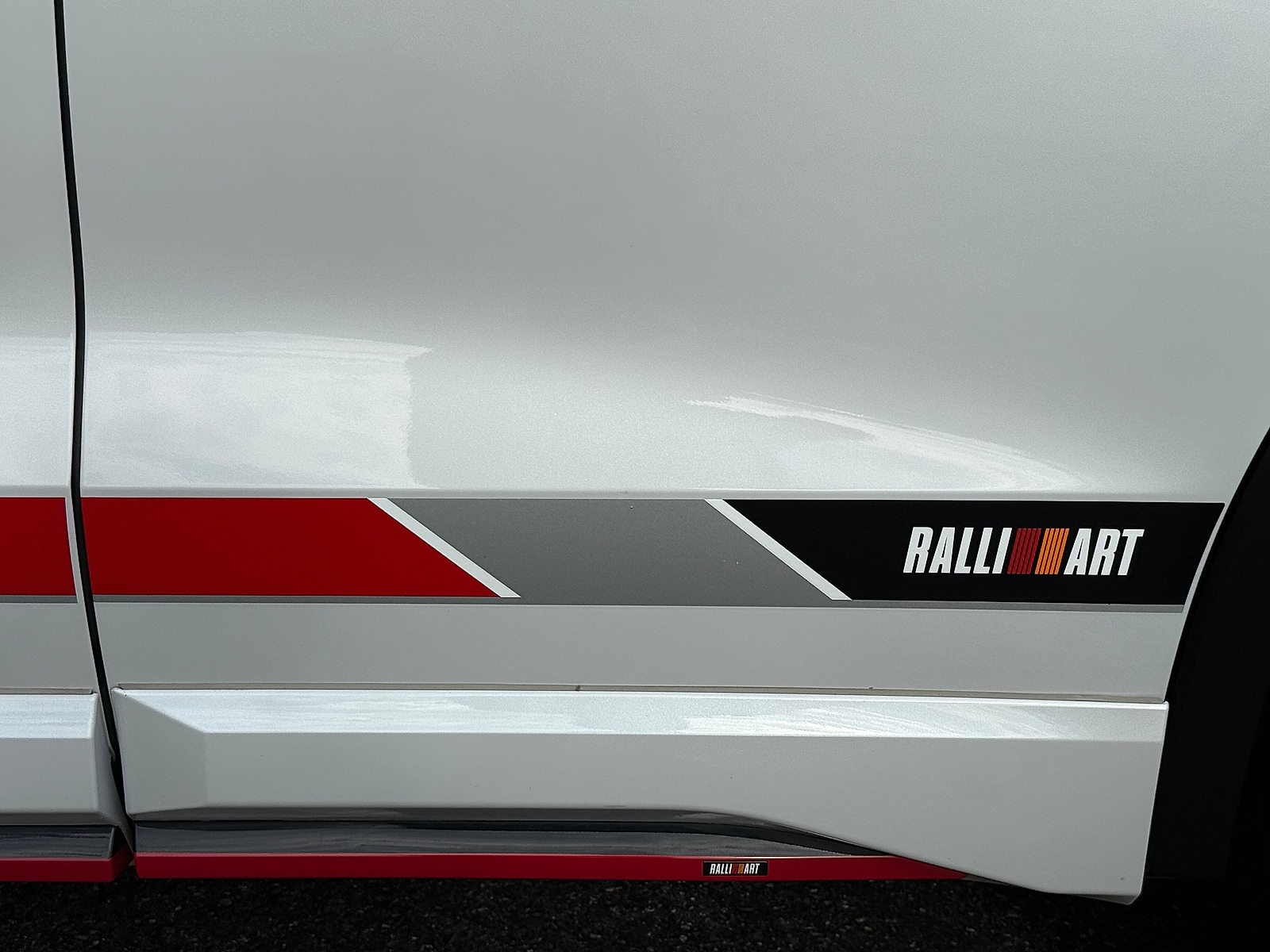 2024 Mitsubishi Outlander Plug-in Hybrid RALLIART - Photo 17