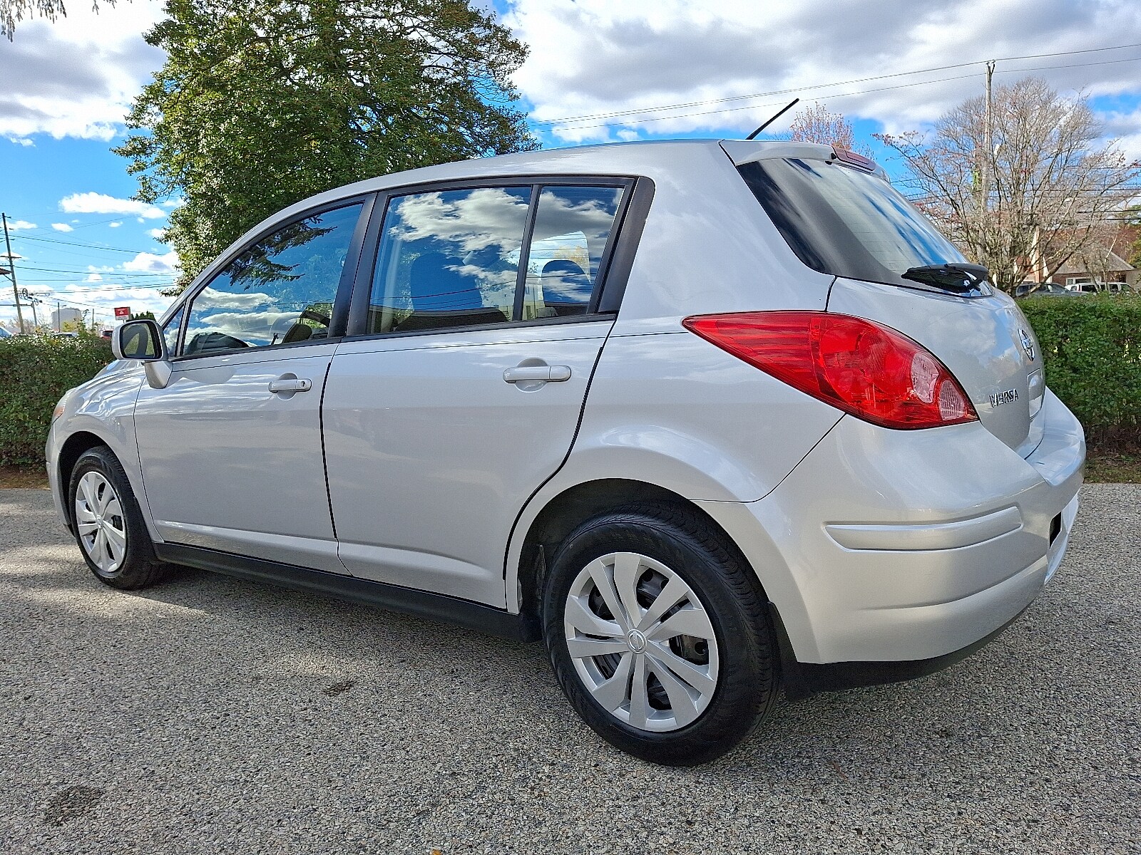 2012 Nissan Versa 1.8 S photo 4