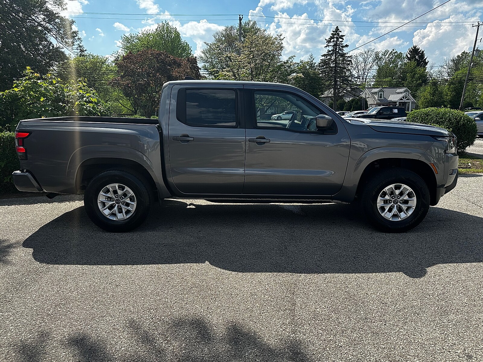2024 Nissan Frontier SV photo 2