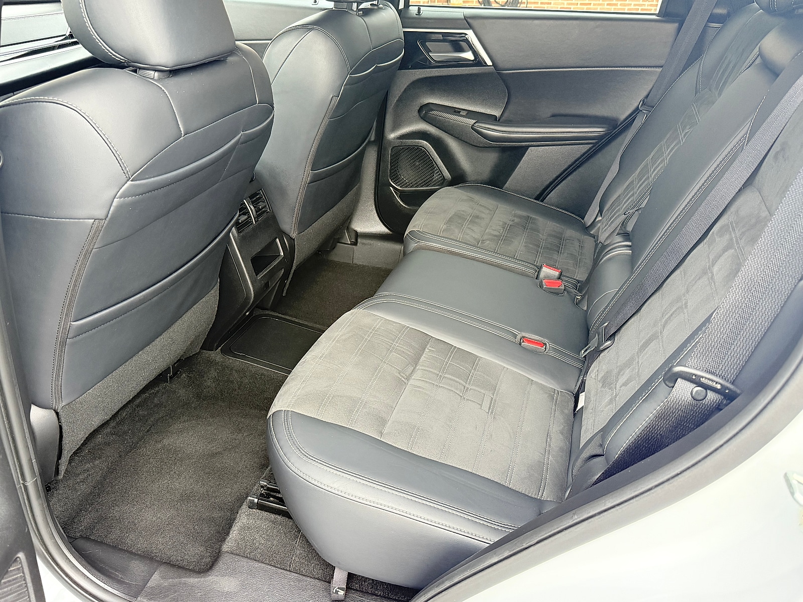 2024 Mitsubishi Outlander Plug-in Hybrid RALLIART - Photo 43
