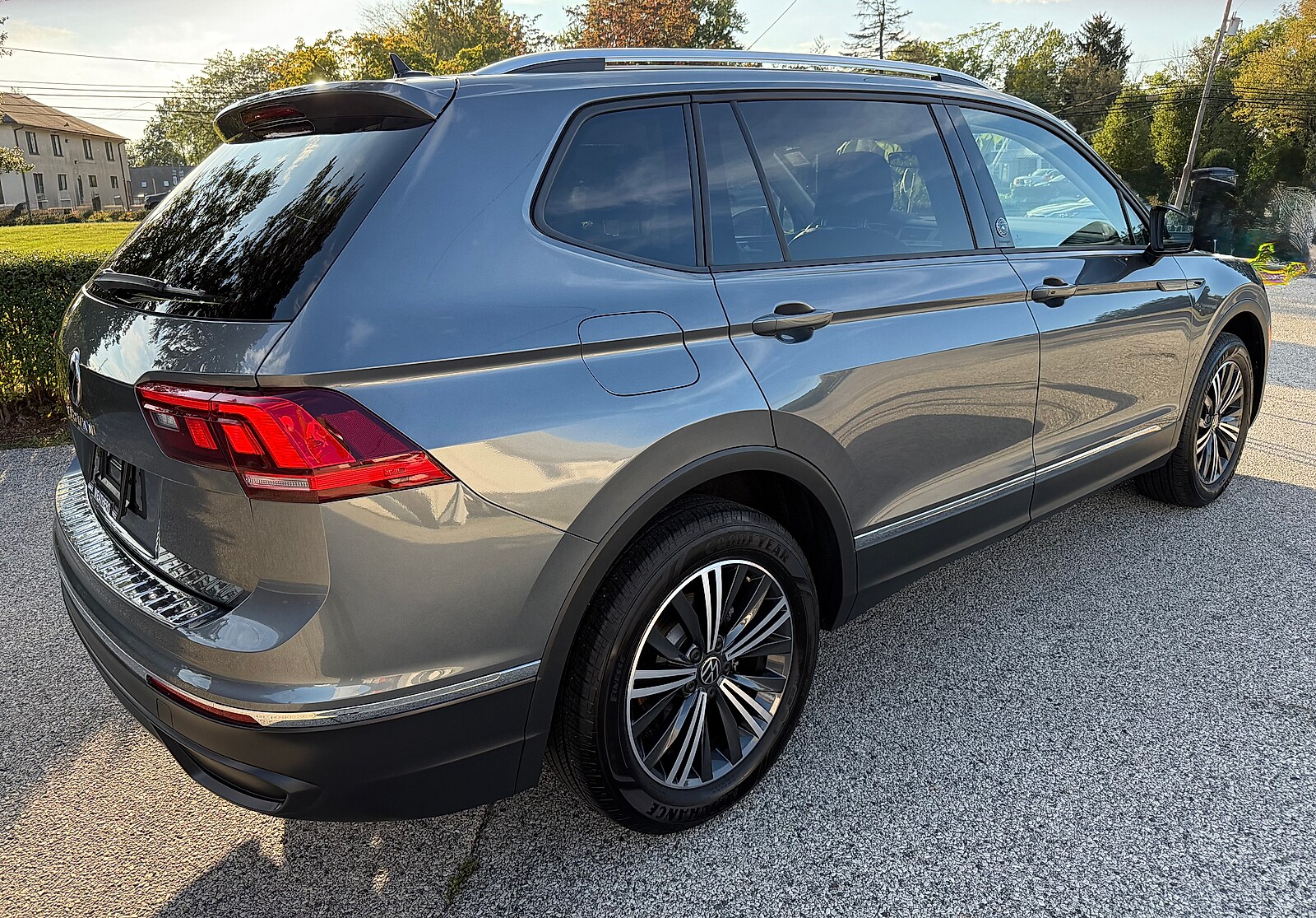 2024 Volkswagen Tiguan SE Wolfsburg Edition photo 4