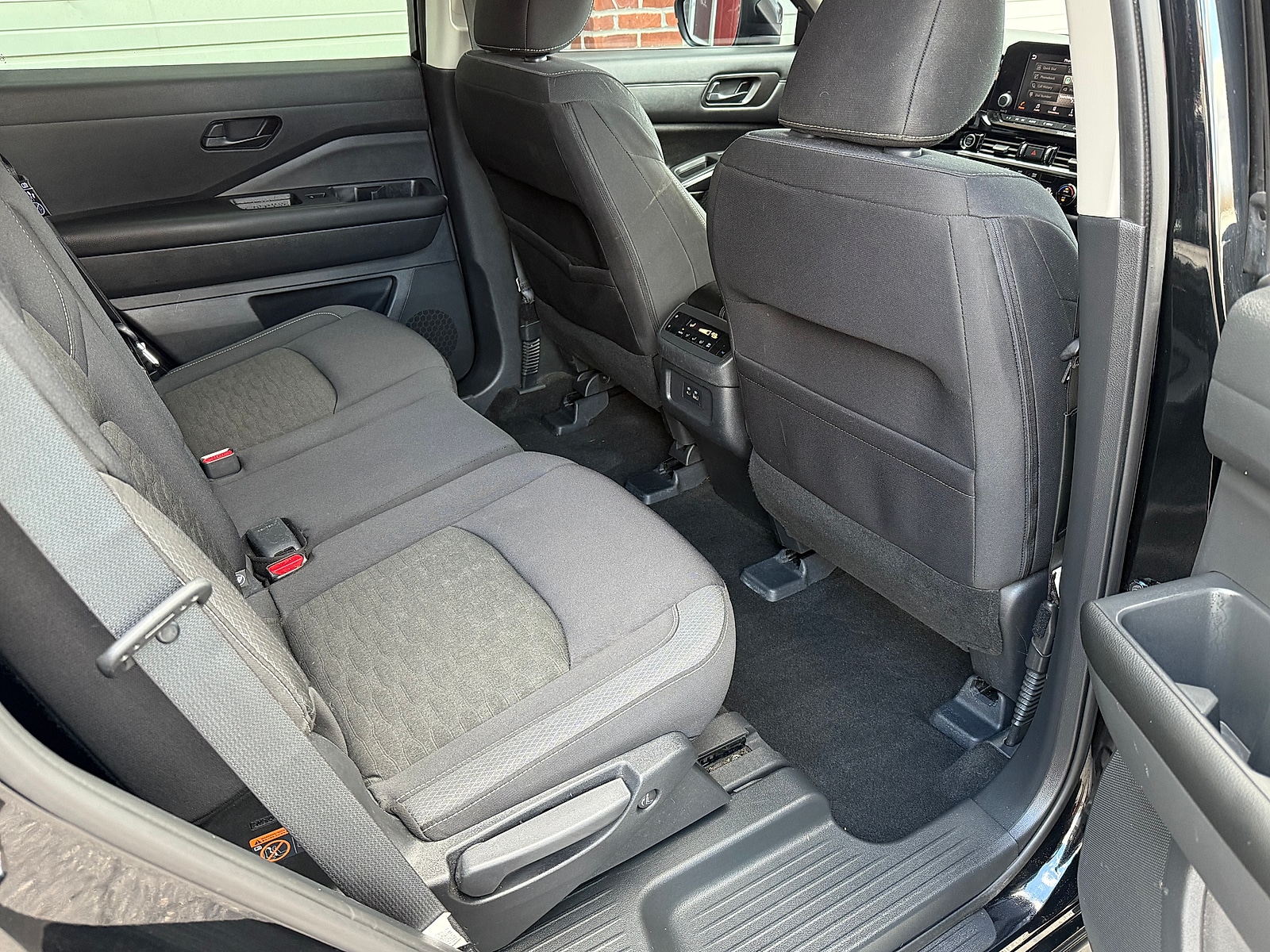 2023 Nissan Pathfinder SV - Photo 35