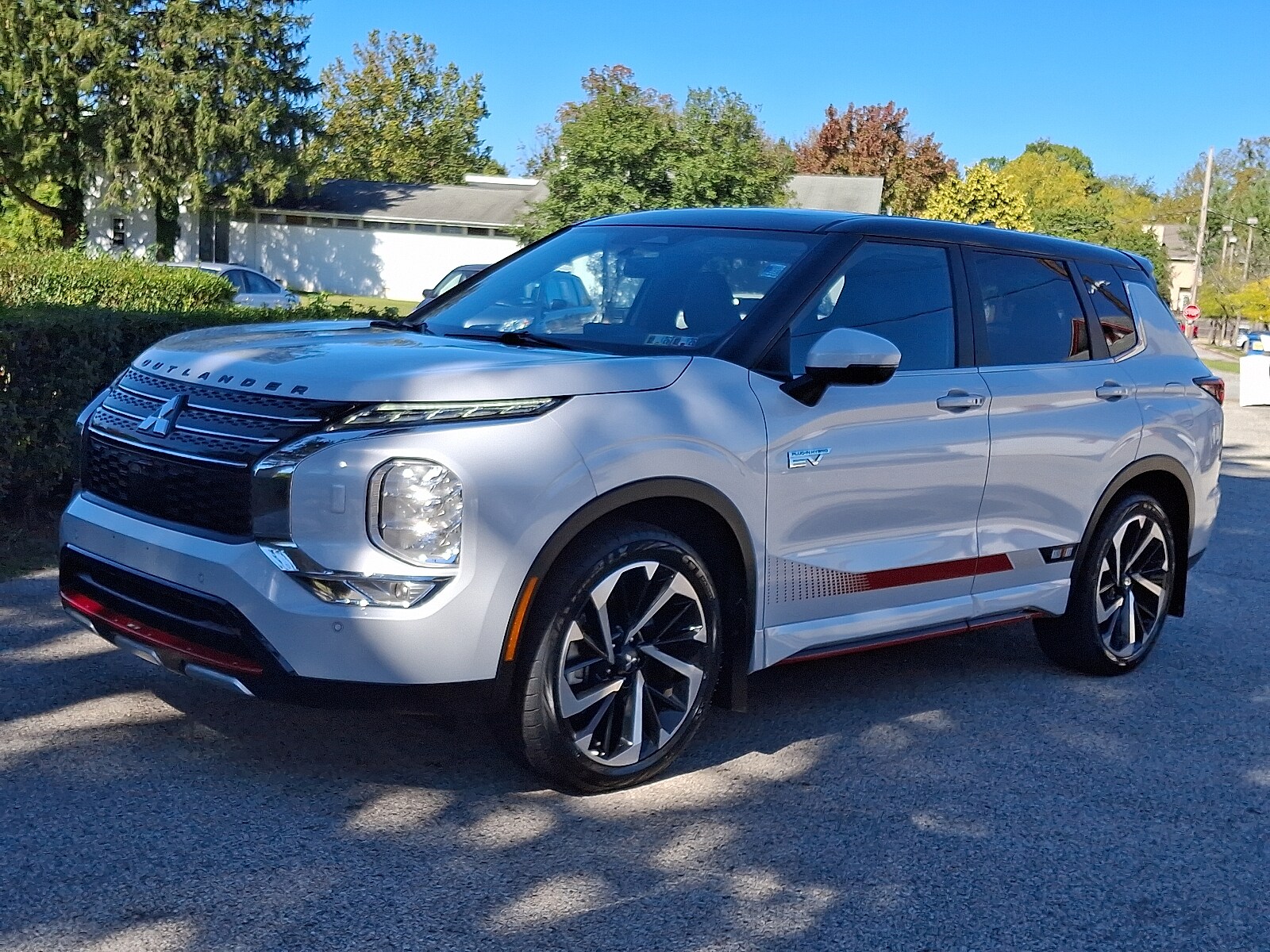 2024 Mitsubishi Outlander PHEV SE Ralliart photo 2