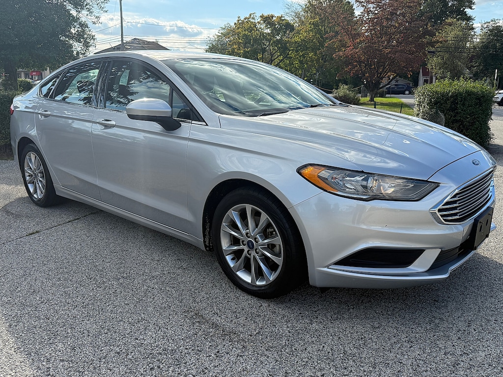 Used 2017 Ford Fusion SE Sedan