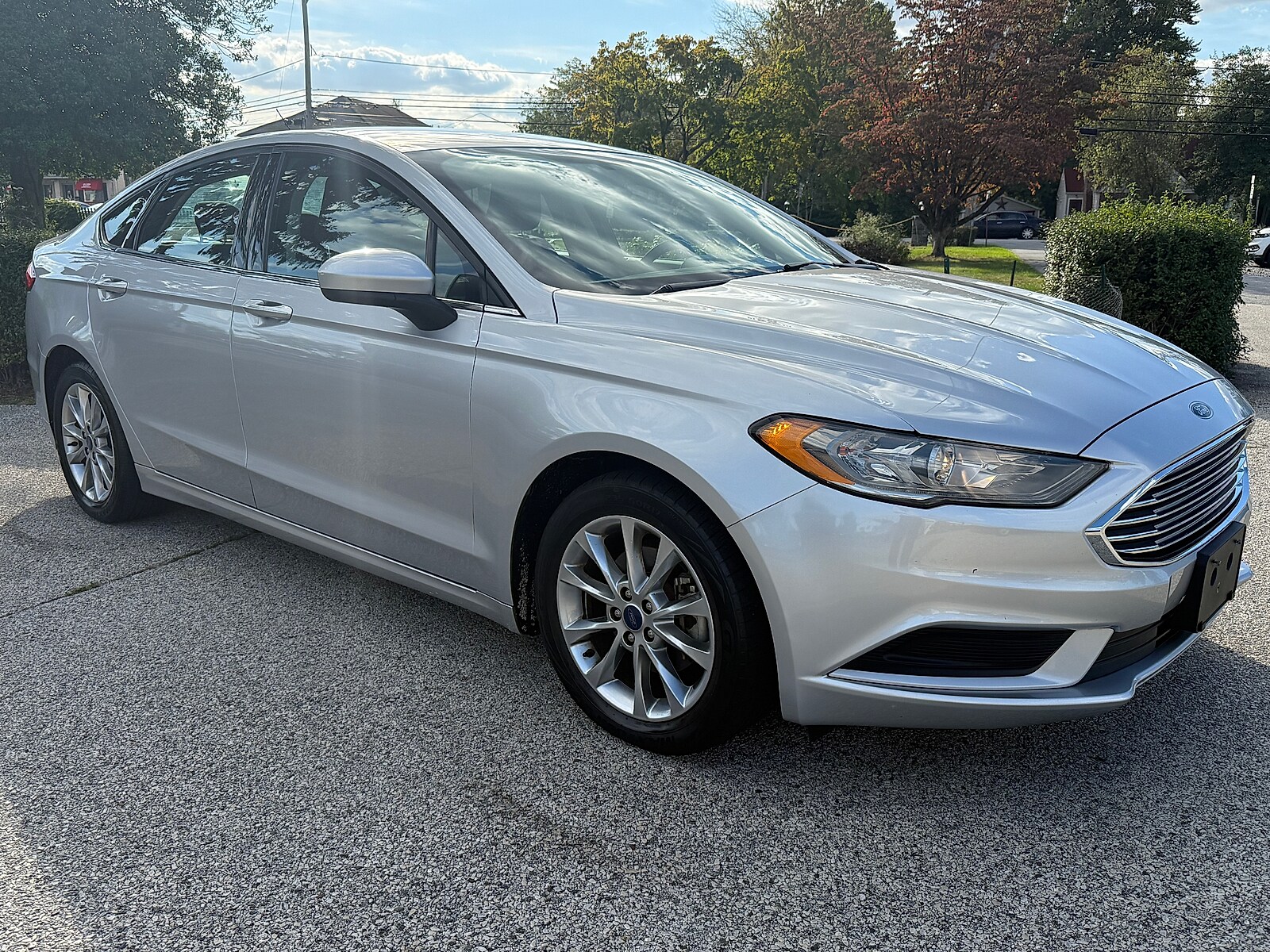 2017 Ford Fusion SE photo 2