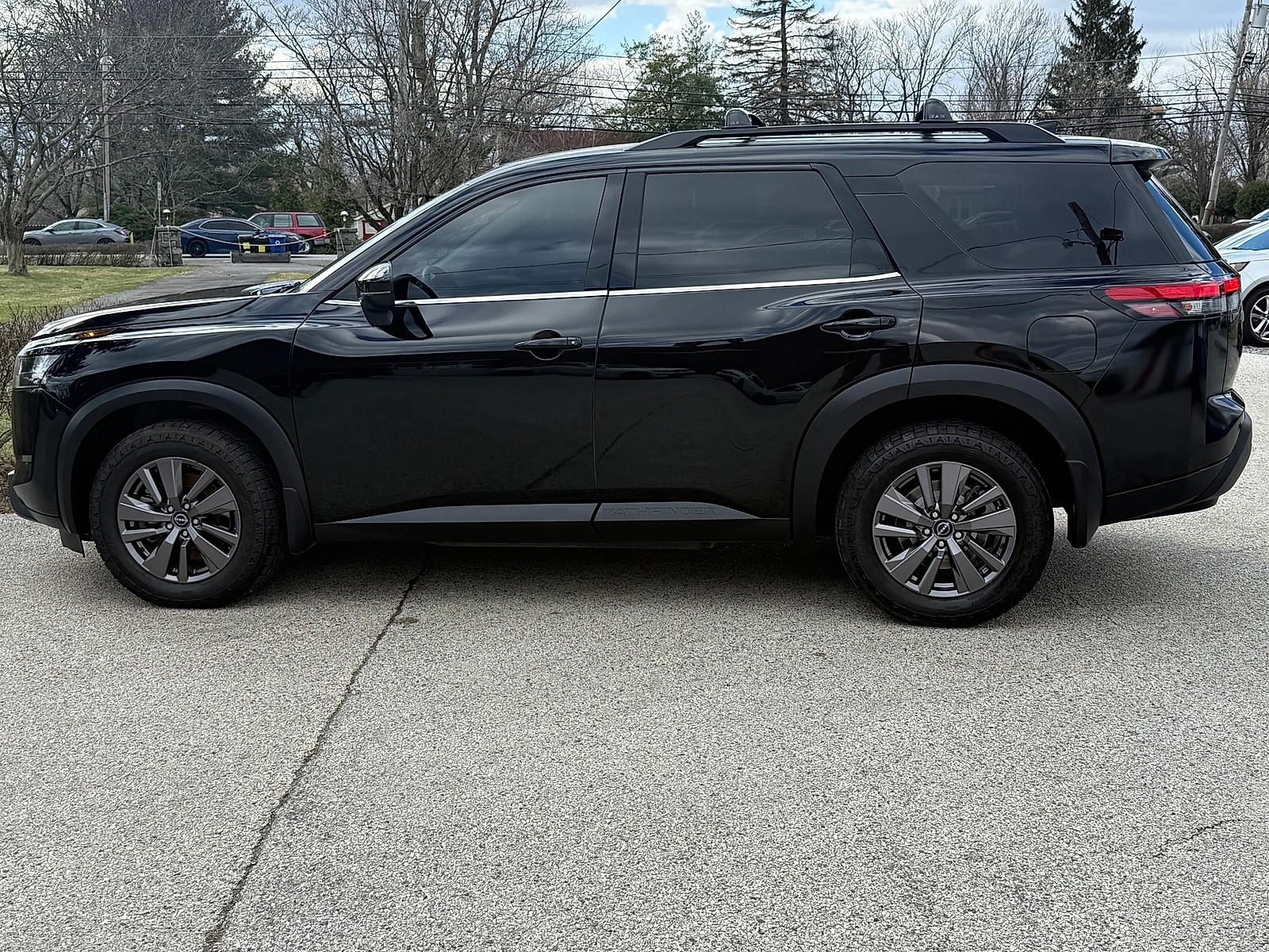2023 Nissan Pathfinder SV - Photo 7