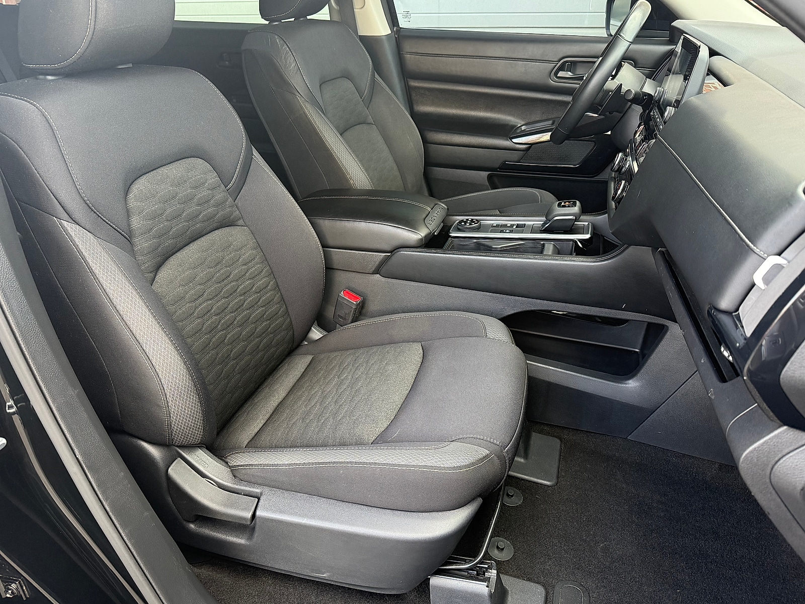2023 Nissan Pathfinder SV - Photo 37