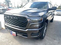 2026 Ram 1500 EXPRESS CREW CAB 4X2 5'7 BOX Pickup