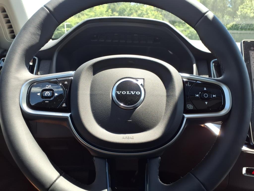 2025 Volvo XC90 Plus - Photo 23