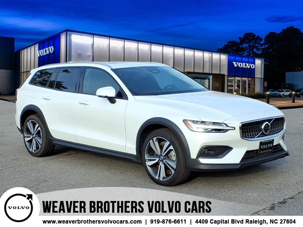 2023 Volvo V60 Cross Country Plus