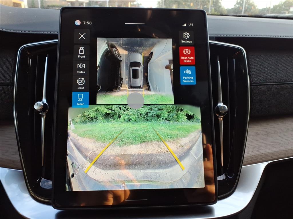2026 Volvo XC90 Plus - Photo 16