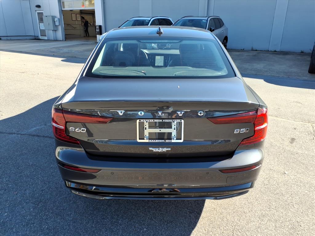 2025 Volvo S60 B5 Core photo 4