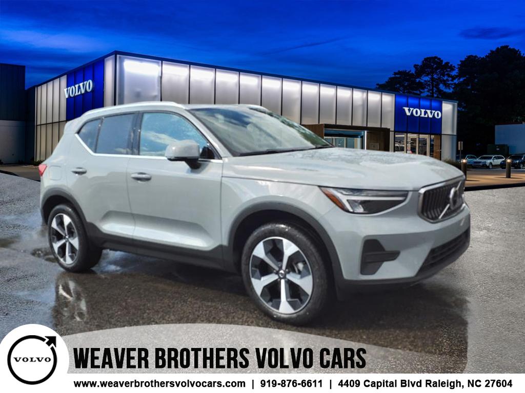2025 Volvo XC40 B5 Core Bright Theme