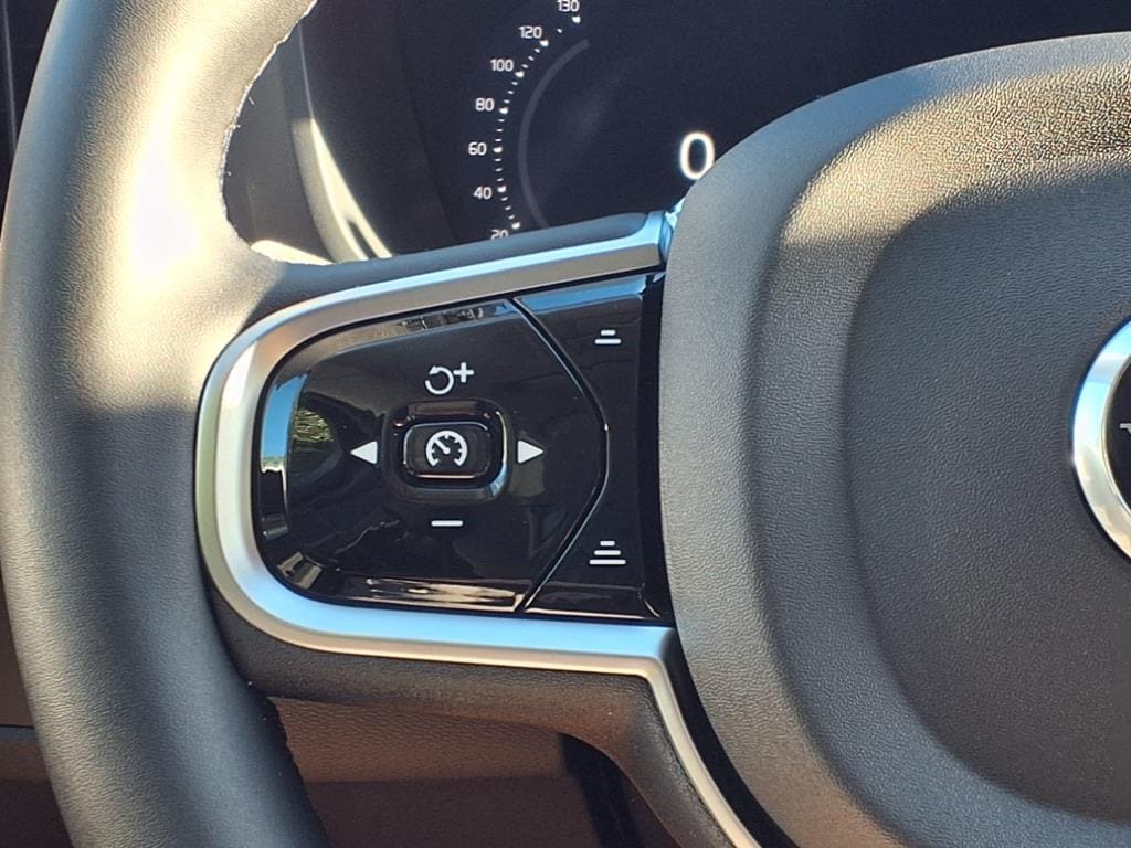 2026 Volvo XC60 Plus - Photo 21