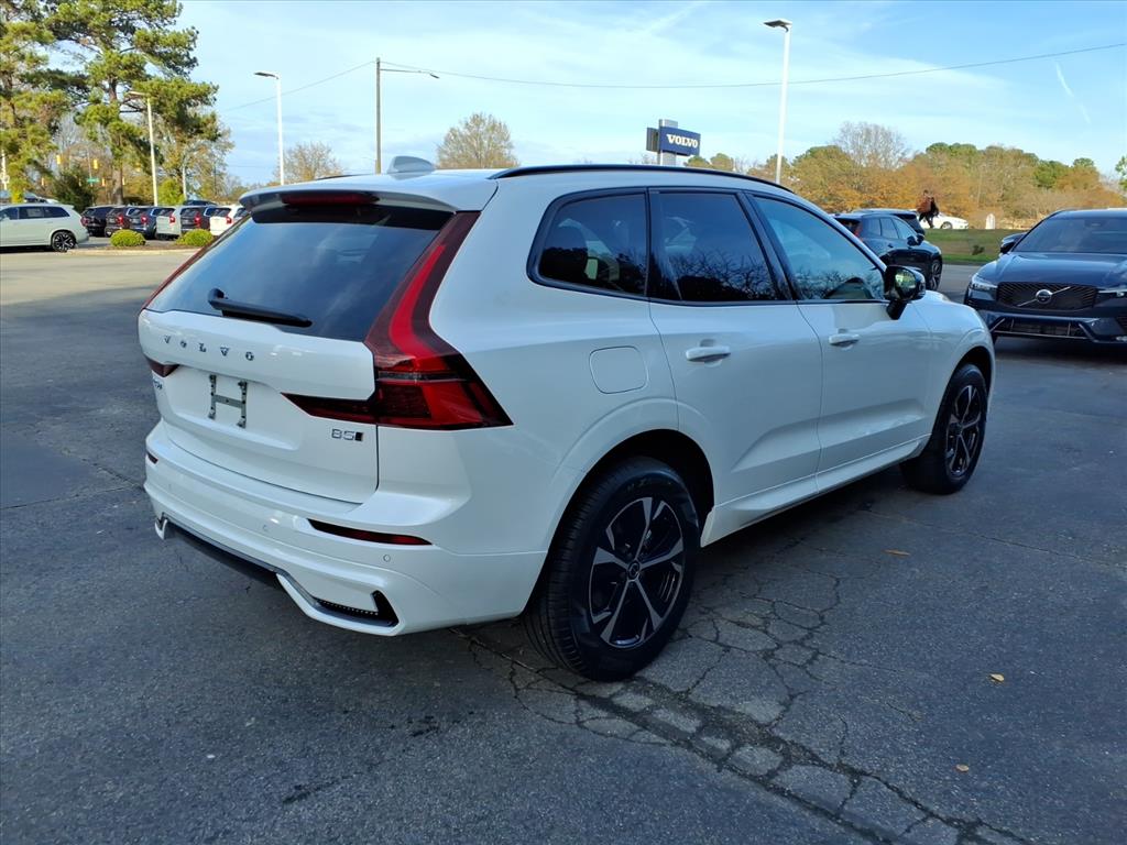 2026 Volvo XC60 B5 Core photo 3