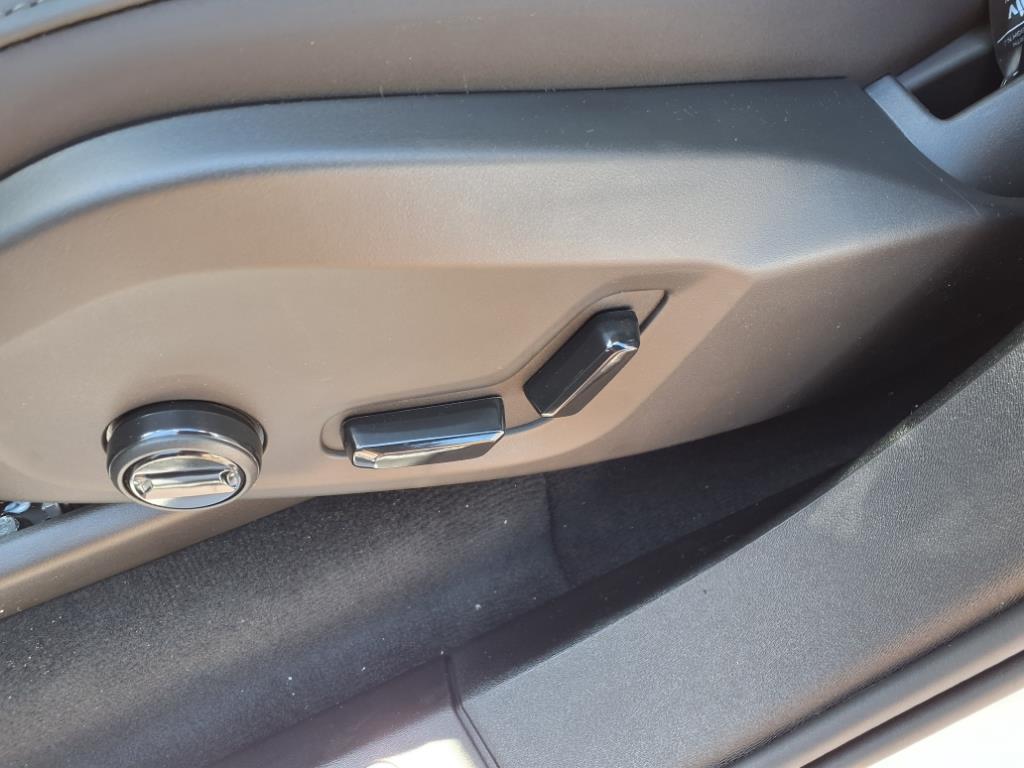 2025 Volvo XC90 Plus - Photo 17