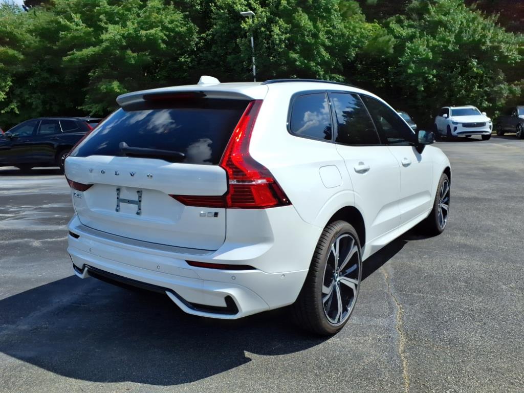 2025 Volvo XC60 B5 photo 2