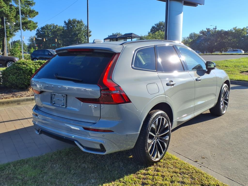 2026 Volvo XC60 Hybrid T8 photo 2