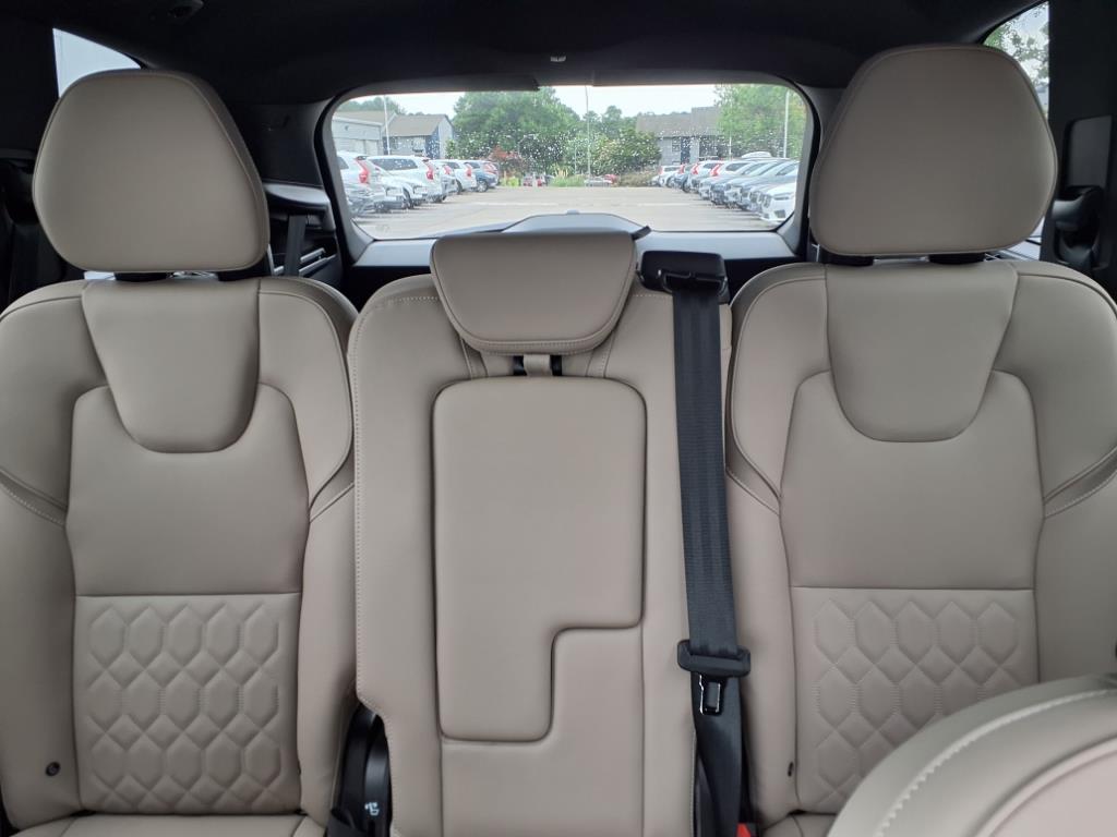 2025 Volvo XC90 Core - Photo 15