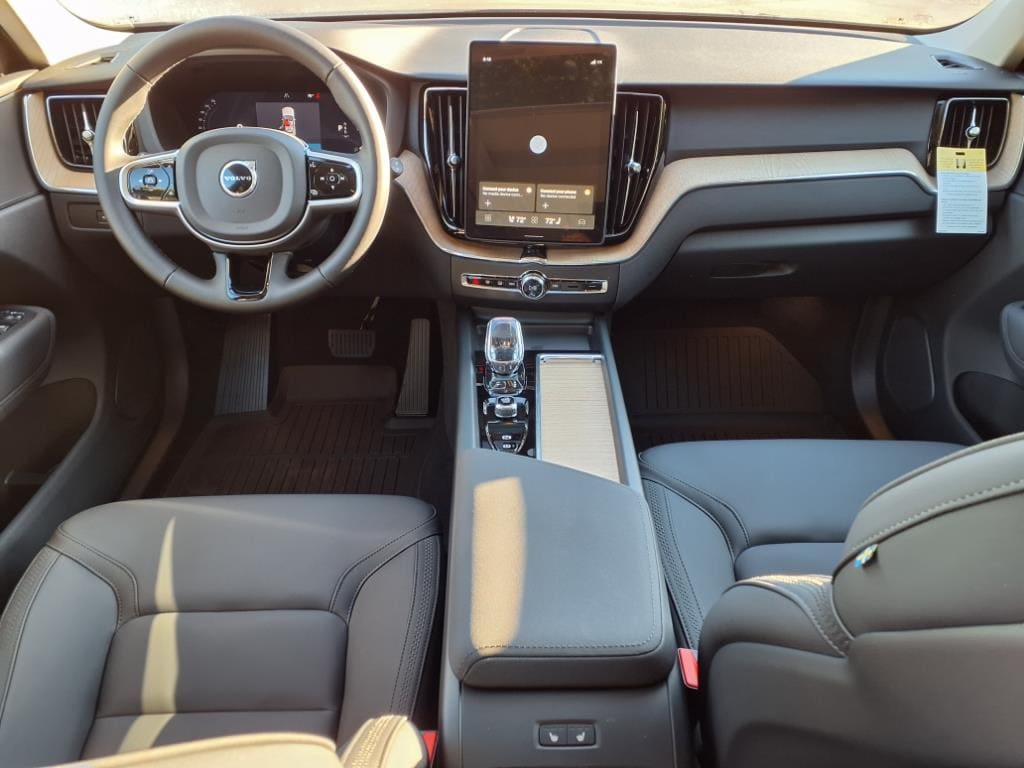 2026 Volvo XC60 Plus - Photo 8