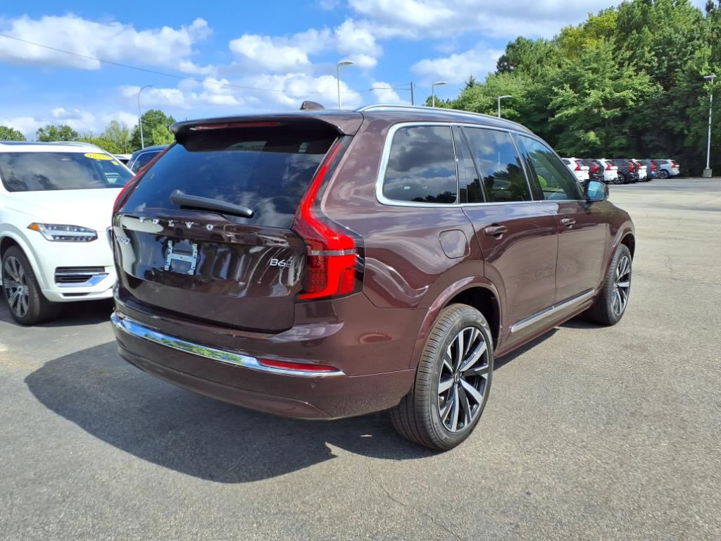 2025 Volvo XC90 Core photo 3