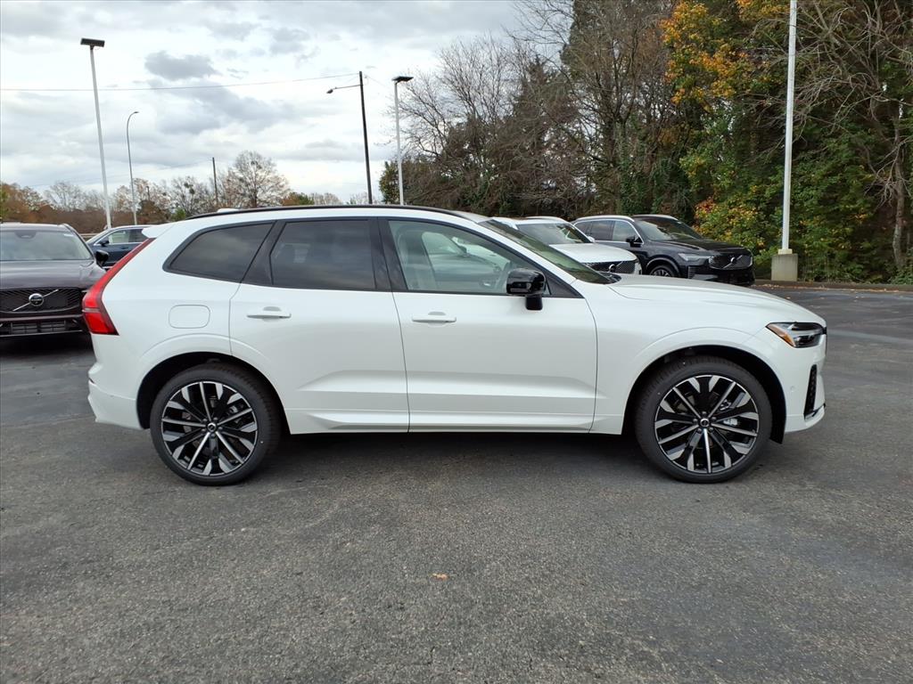 2026 Volvo XC60 B5 photo 2